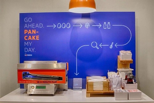 Holiday Inn Express Los Angeles LAX Airport image 24